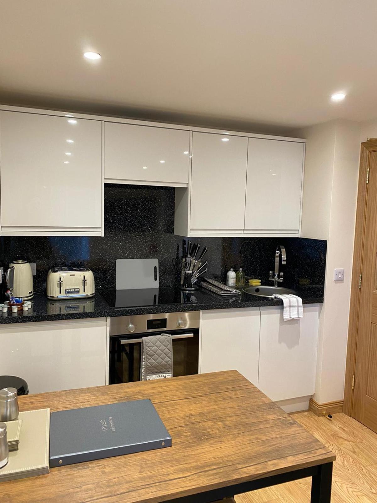 Waverley Inn Holiday Apartments إينفيرنيس الغرفة الصورة